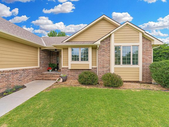 3rd image of 303 E Evergreen Ct