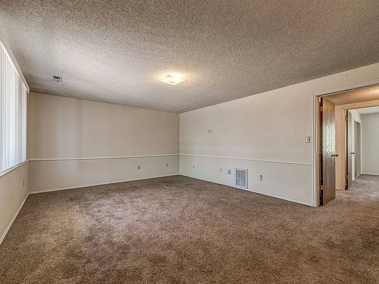 639 N University Ave #9 — Photo 2