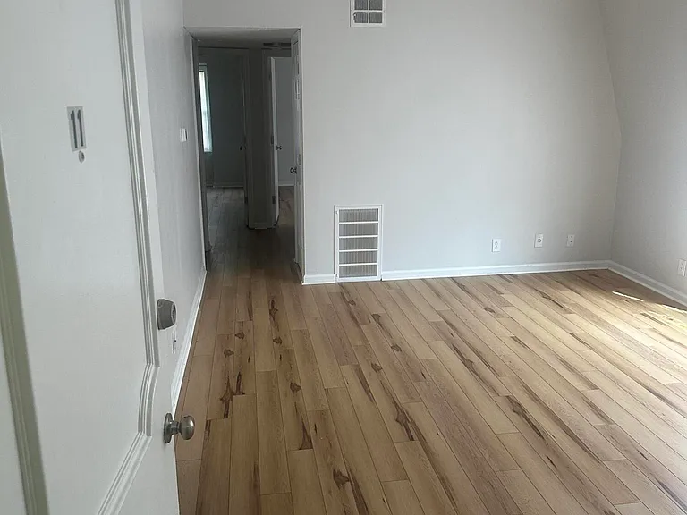 904 Plaza Dr #11 — Photo 2