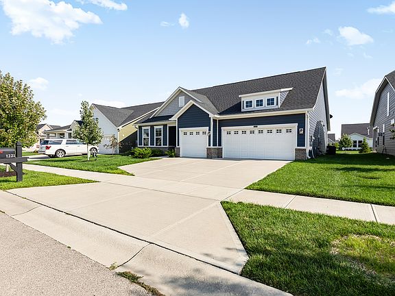 2nd image of 1221 Malbec Cir