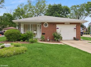 611 Palace St, Aurora, IL 60506