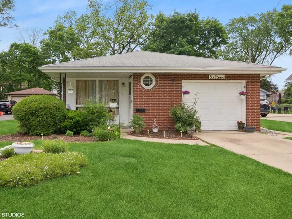 611 Palace St, Aurora, IL 60506