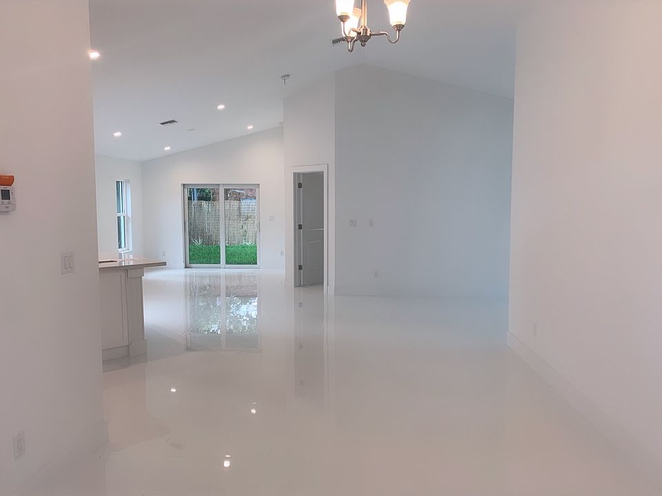 1st image of 433 Summa St