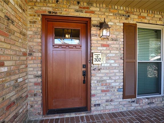 5th image of 302 Sweetbriar Dr
