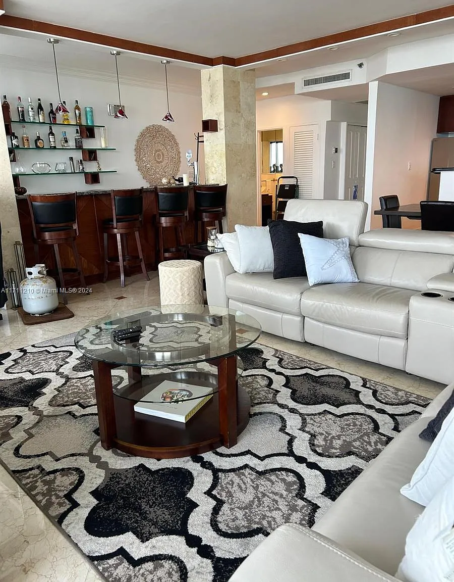 The Decoplage Condo — Photo 2