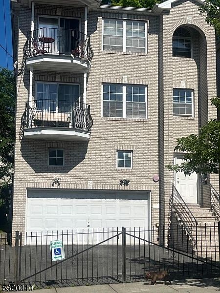 1st image of 85 Farley Ave #3