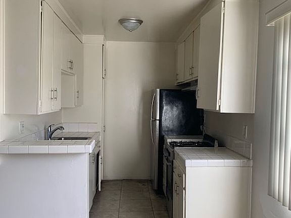 3rd image of 3515 Jasmine Ave APT 6