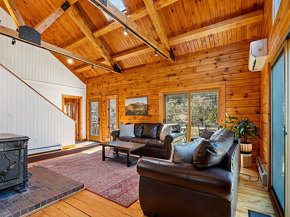 4th image of 81 Barnum Rd