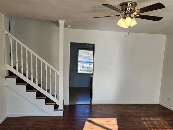3rd image of 529 Briarwood Dr #B