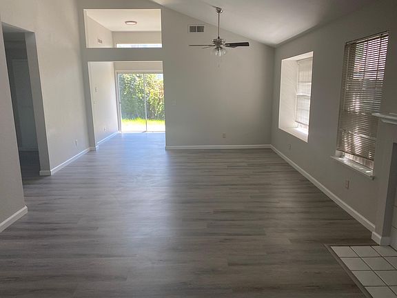 2nd image of 2125 E Minarets Ave