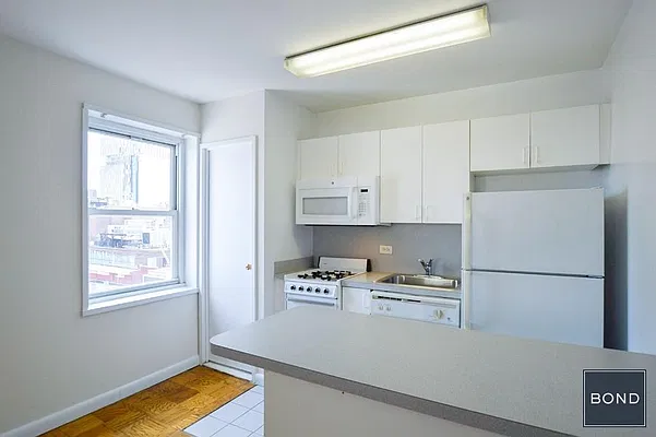 Rented by Bond New York | media 8