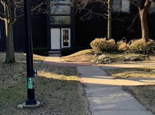 214 Lochcarren Ct APT A, Kalamazoo, MI
