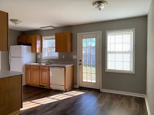 2 bed, 2.0 bath, 1100 sqft, $1,250 — Photo 3