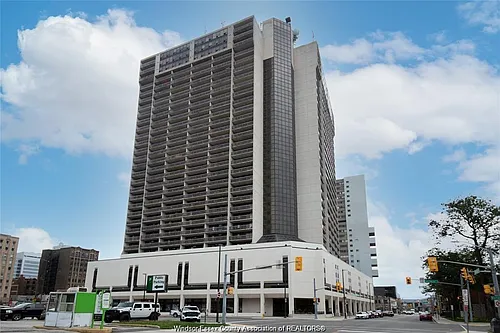 150 Park St W Photo 1