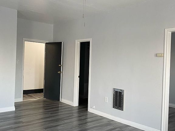 4th image of 2415 E 53rd St #312