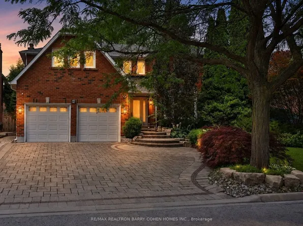 4 Hashbury Pl, Markham, ON L3T 7H4