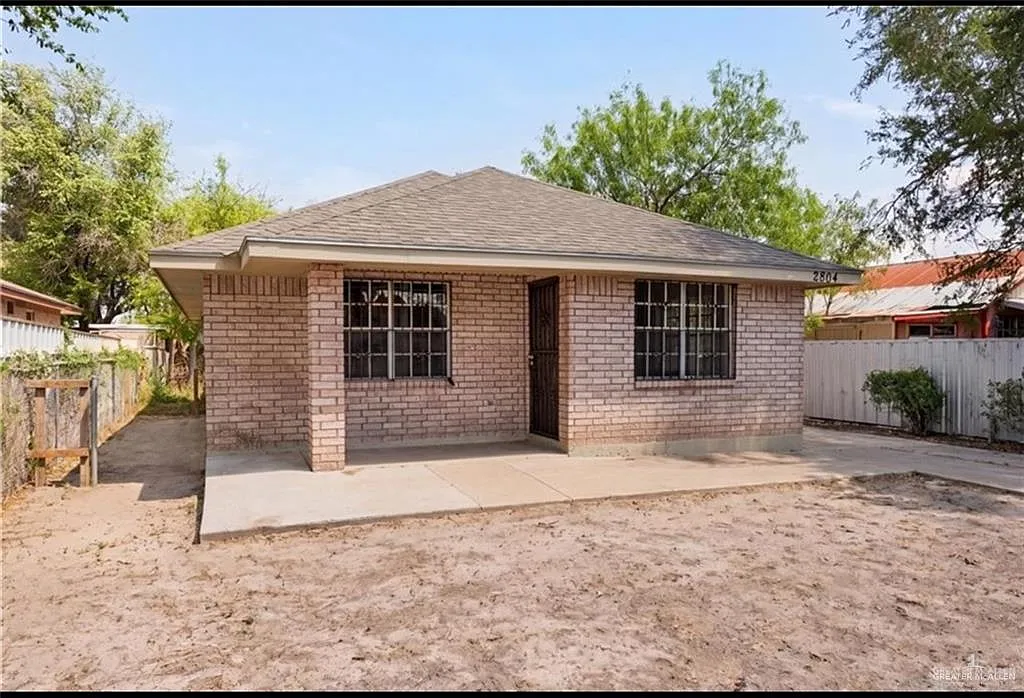 3 bed, 2.0 bath, 1218 sqft, $1,300 — Photo 1