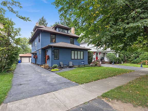 3rd image of 124 Parkside Cres
