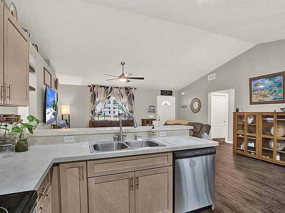 5th image of 2803 Reagan St W