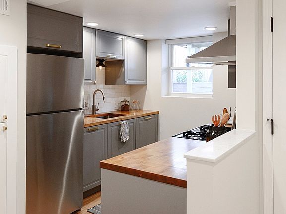 5th image of 1739 N Richmond St #2