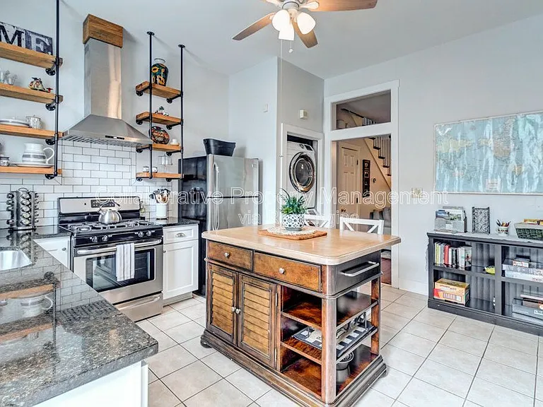 513 E Harris St — Photo 4