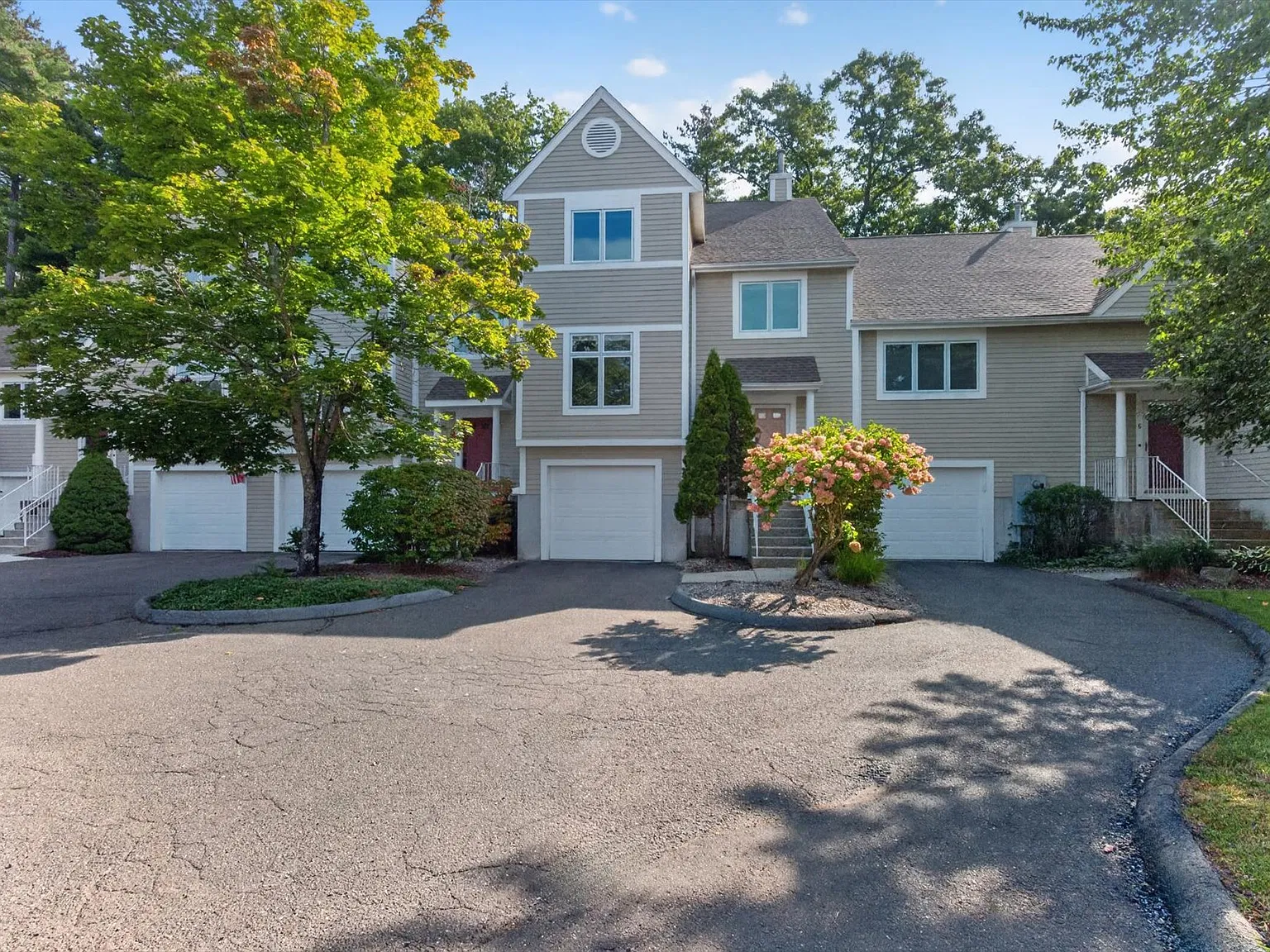 2 bed, 2.5 bath, 1803 sqft, $3,000 — Photo 2