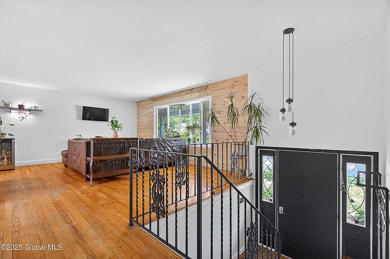 2nd image of 6 Southcrest Drive