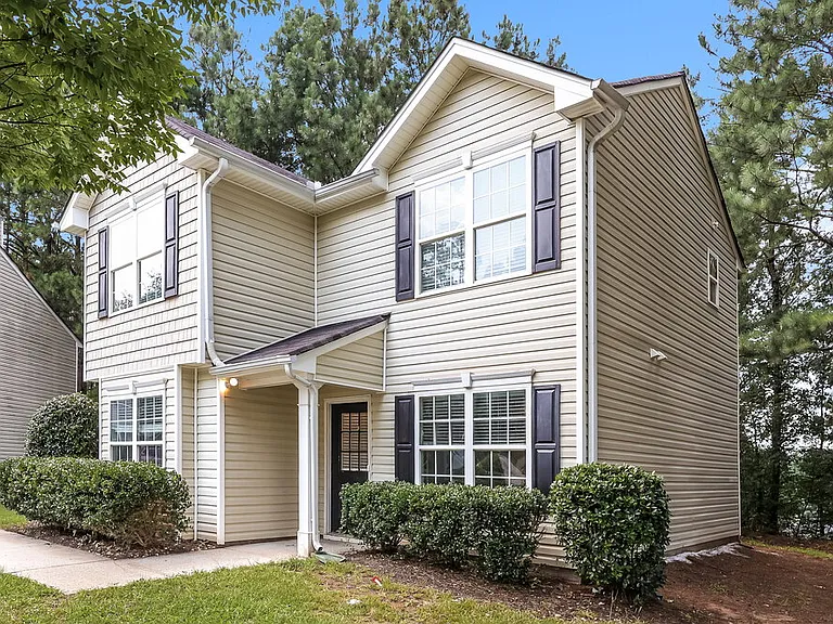 2150 Ivy Ln — Photo 4