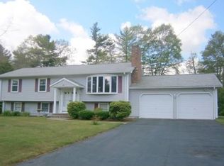 14 Beechwood Dr, Acushnet, MA 02743