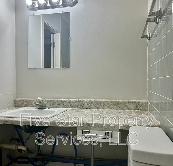 1025 S 5th St — Photo 12