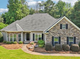 320 Silverbell Ln, Sharpsburg, GA 30277