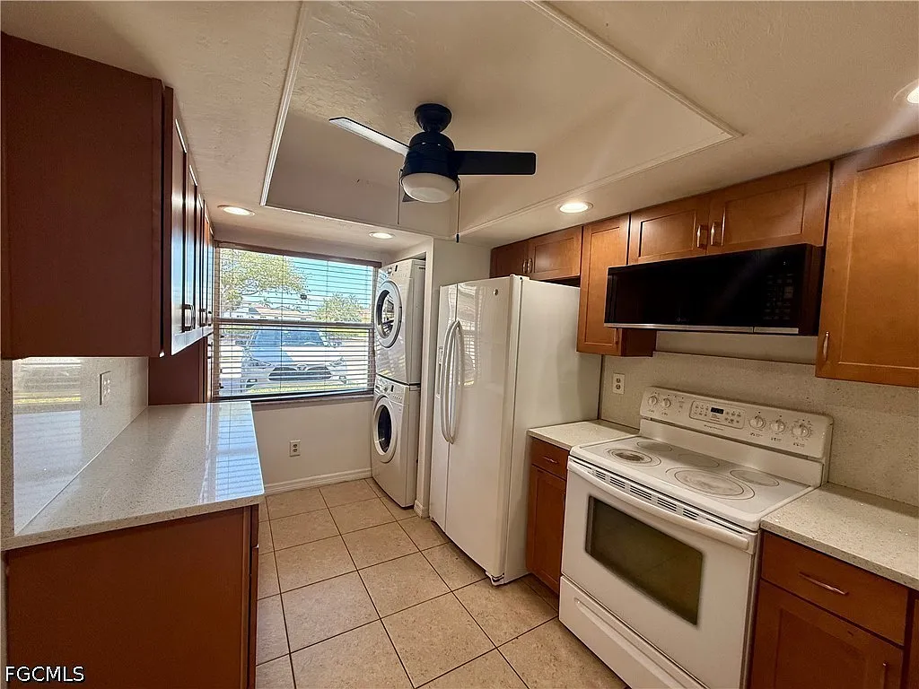 2 bed, 2.0 bath, 1061 sqft, $1,600 — Photo 4