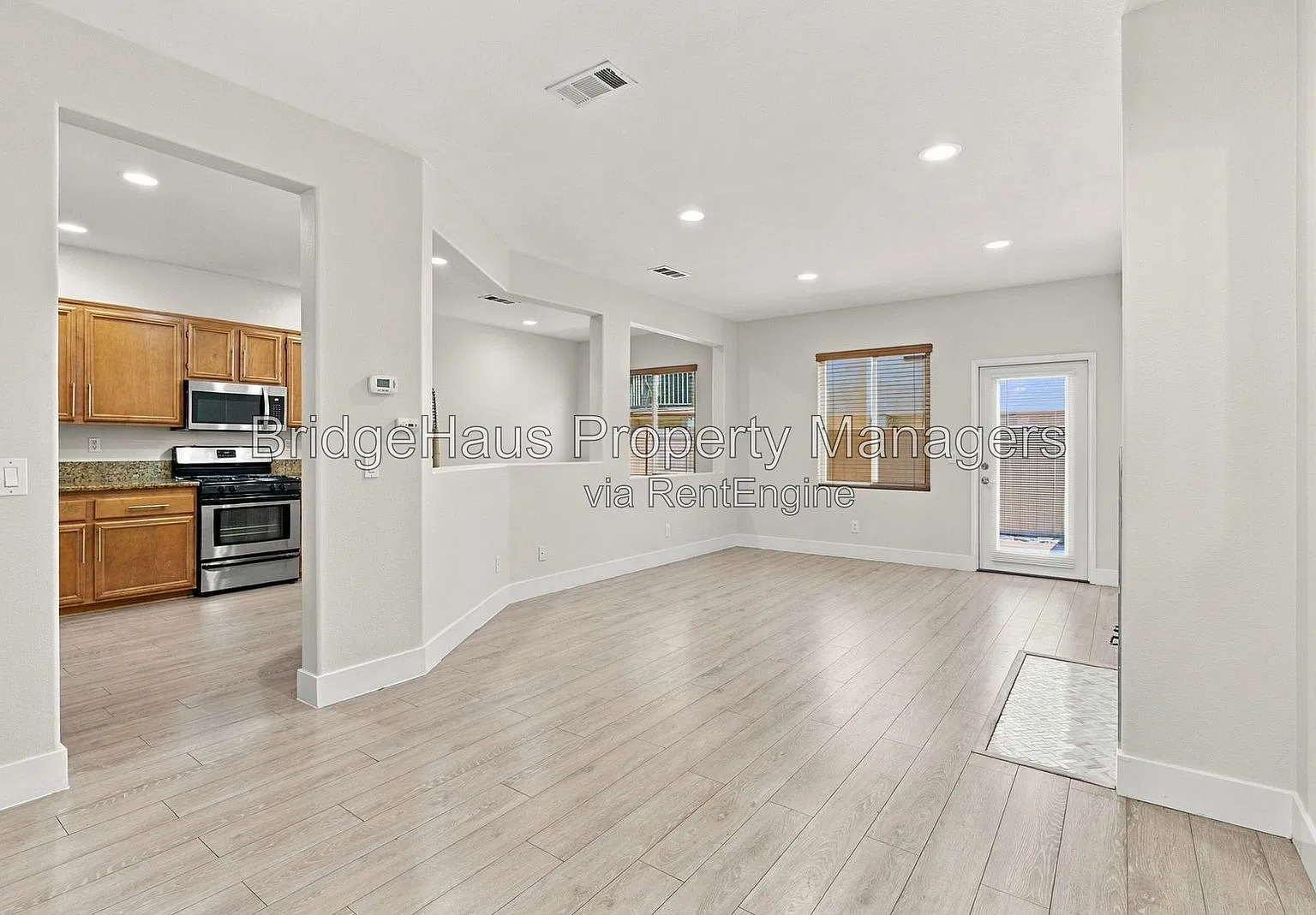 3 bed, 2.5 bath, 1524 sqft, $4,100 — Photo 4