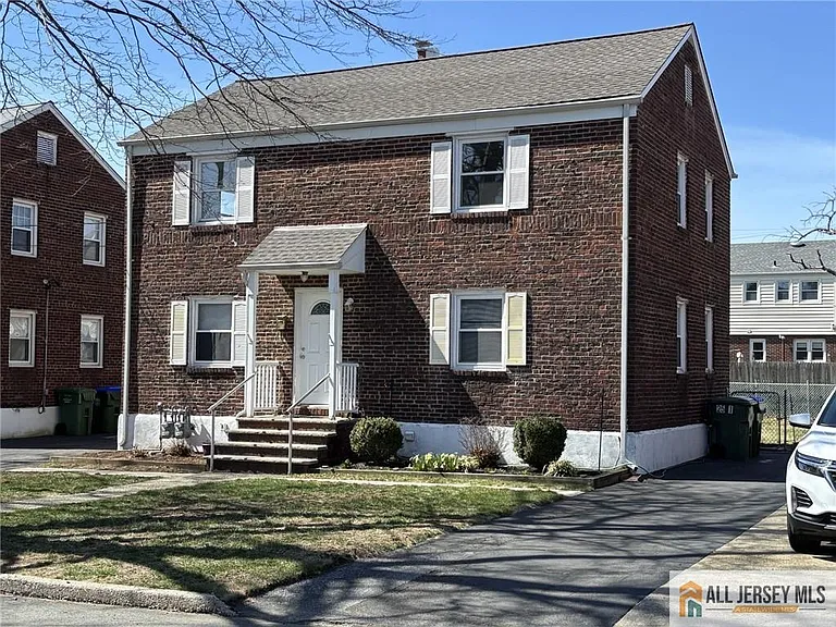 7 Coolidge Ave — Photo 1