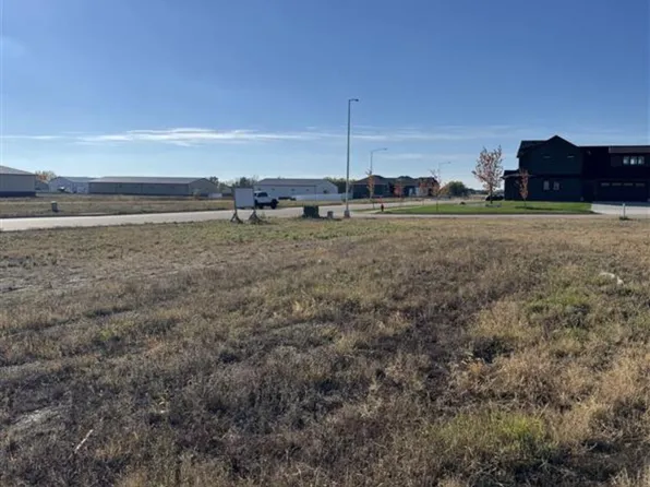 1210 E Madison St, Tea, SD 57064