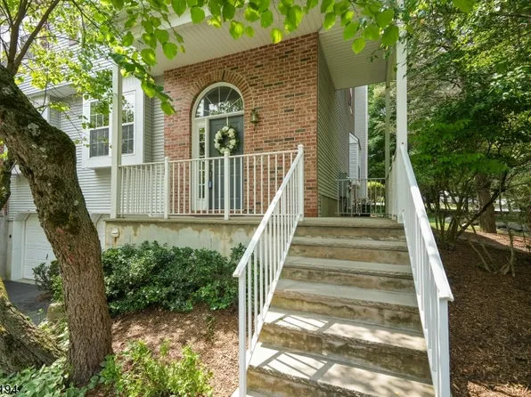 31 Hickory Way, Mount Arlington Boro, NJ 07856