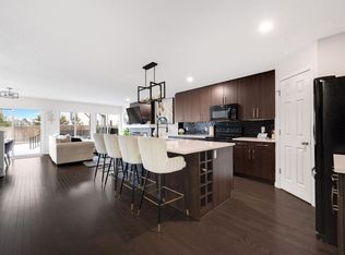 2504 Coughlan Rd SW, Edmonton, AB T6W2X8