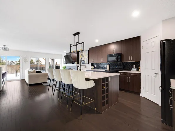 2504 Coughlan Rd SW, Edmonton, AB T6W 2X8