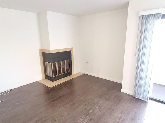 5th image of 10754 Lawler St #7