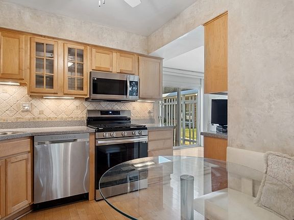 4th image of 450 Vita Dr