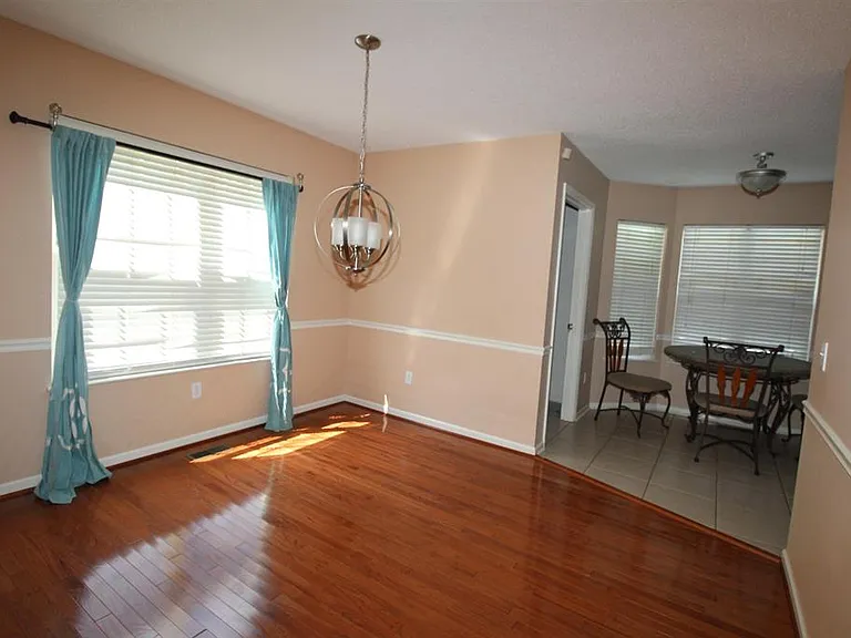 107 Dungannon Ct — Photo 7