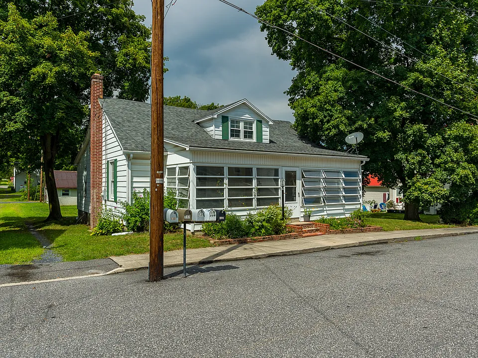 126 W McClure St