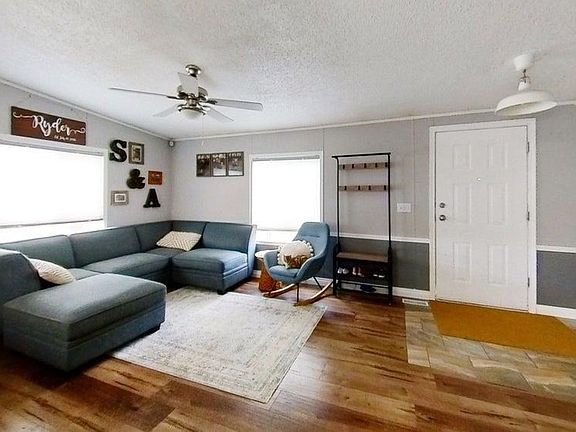 4th image of 9805 98th Ave E