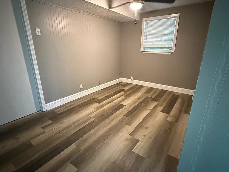 2028 Glenda Ave — Photo 10