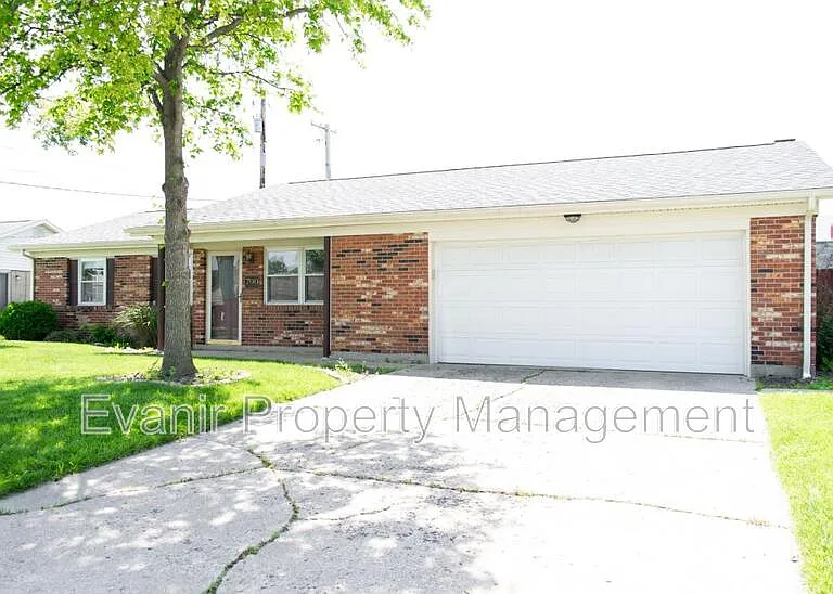 790 Branford Rd — Photo 32