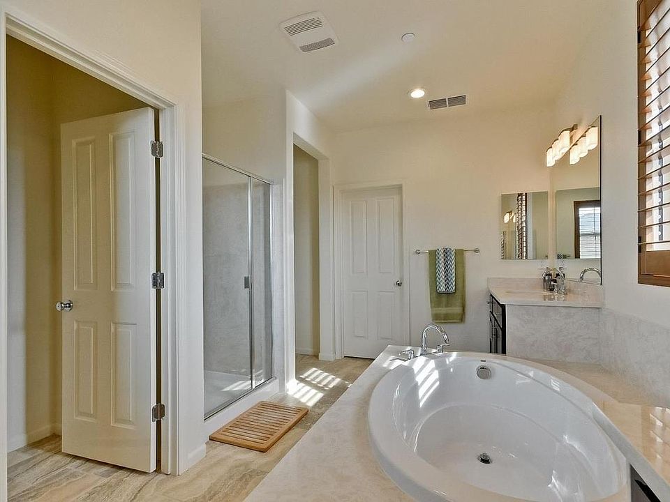 1st image of 667 Elderberry Dr