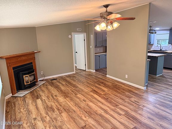 4th image of 943 Hickory Ln