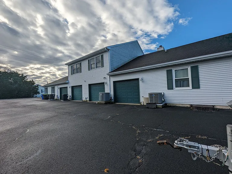 406 Franklin St — Photo 15