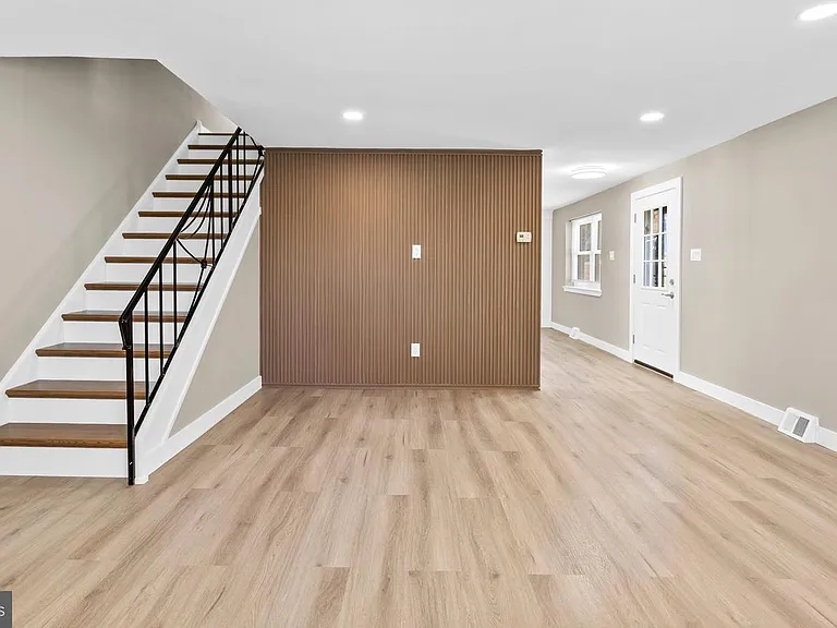 10755 Jeanes St — Photo 8