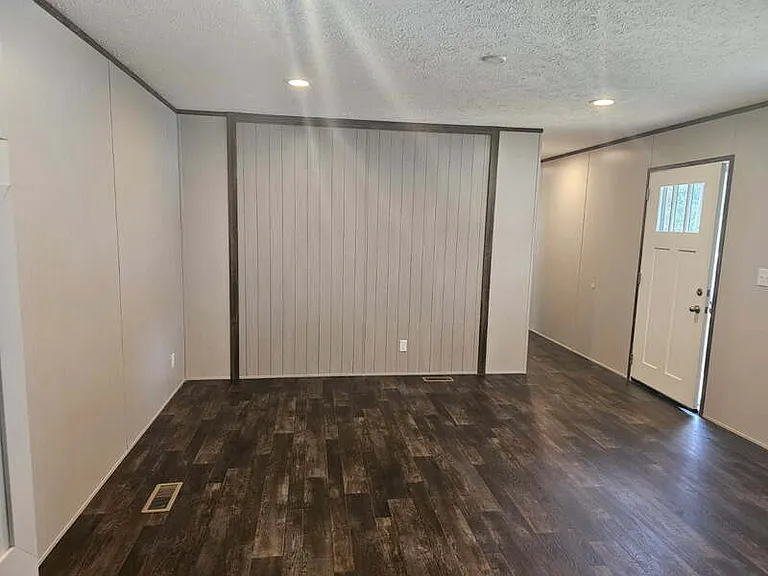39 Poole Cir — Photo 3